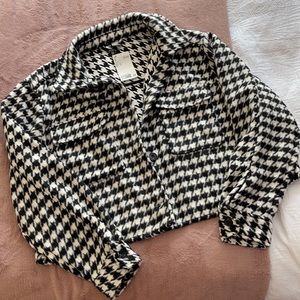 Cozy & Stylish Cropped Houndstooth H&M Jacket